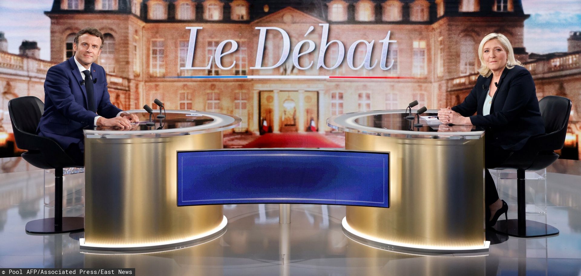 Prezydent Francji Emmanuel Macron i jego kontrkandydatka w wyborach, Marine Le Pen, podczas debaty we francuskiej telewizji