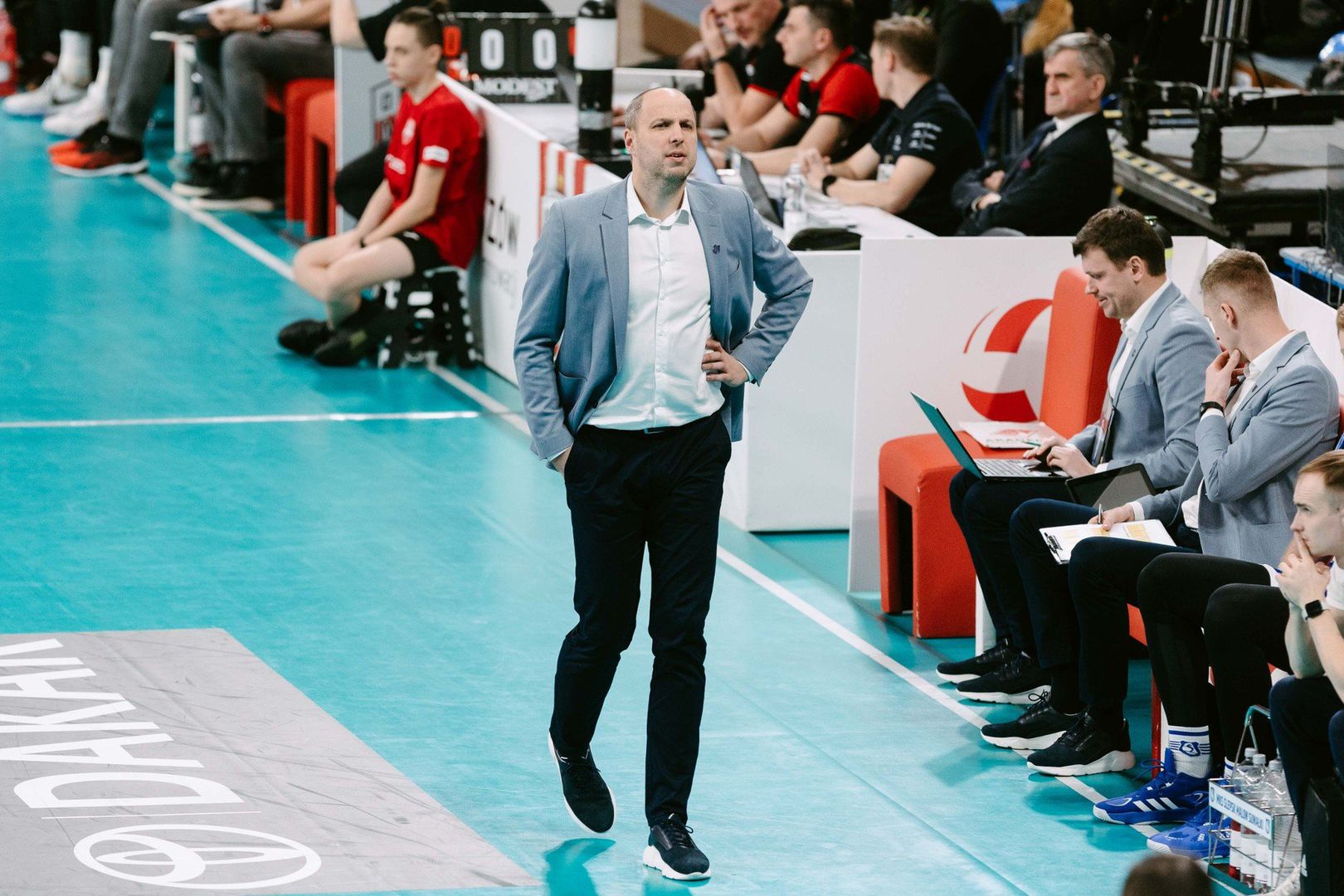 Trener Dominik Kwapisiewicz stoi na czele siedmioosobowego sztabu szkoleniowego Ślepska Malow Suwałki