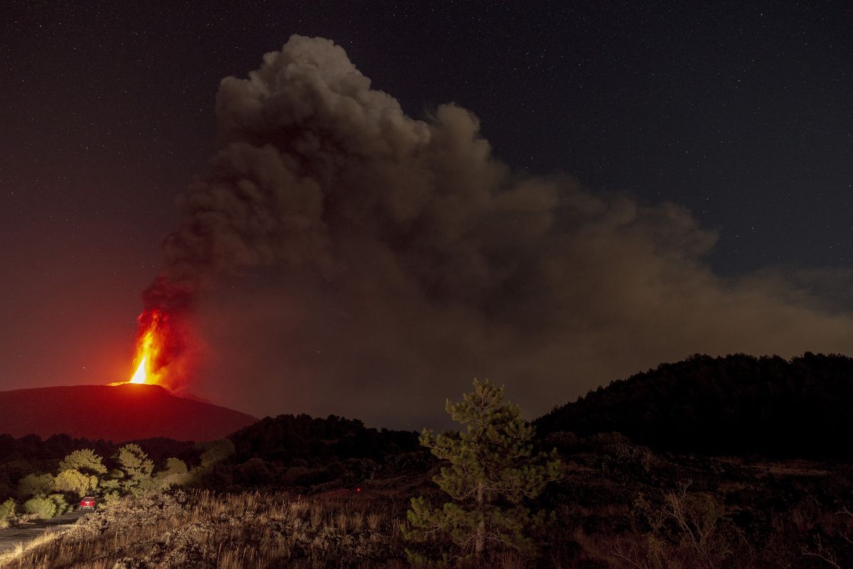 etna, wulkan, sycylia Budzi się wulkan, chmura na kilometry. Jest apel do turystów