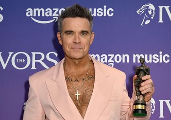 Zmaga się z z dysmorfią ciała. Robbie Williams prezentuje wysportowaną sylwetkę