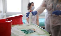 Limity na szczepionki przeciw COVID-19 zostaną na dłużej. Powodem problem z dostawami