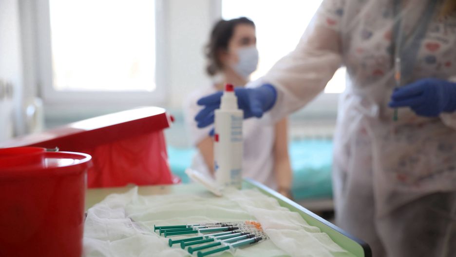 Limity na szczepionki przeciw COVID-19 zostaną na dłużej. Powodem problem z dostawami
