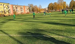 "Wiejski drift" zniszczył boisko. Sprawca przyznał się przez presję mieszkańców