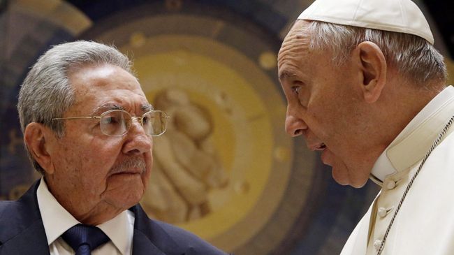 Raul Castro rozmawia z papieżem Franciszkiem