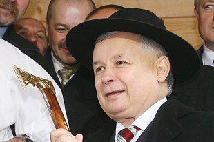 Kaczyński z ciupagą, Giertych w tramwaju