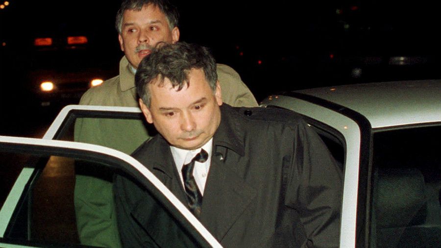 Jarosław Kaczyński, w tle Lech Kaczyński