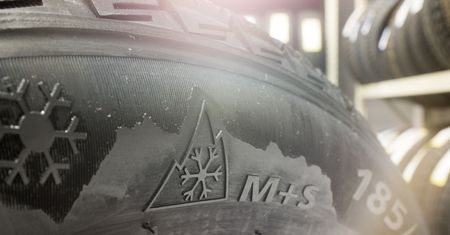 Aż 6 milionów kierowców jeździ zimą na letnich oponach