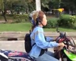 Skuter na ulicach Tajlandii - najdziwniejszy film w Internecie
