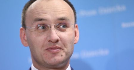 Rzecznik Praw Dziecka: "Klaps to nie bicie. Z estymą wspominam, jak dostawałem od ojca w tyłek"