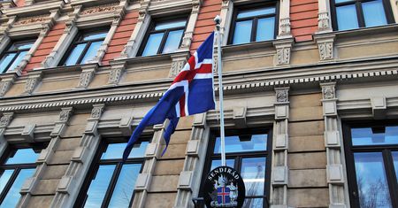 Kolejne ambasady wycofują urzędników z Ukrainy