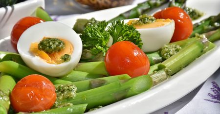 Polacy coraz chętniej przechodzą na dietę pudełkową. Firmy cateringowe szukają sposobów, aby wygrać na tym konkurencyjnym rynku