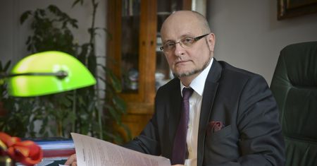 Piotr Warczyński odszedł z rządu, bo za mało zarabiał. Rząd traci ekspertów - konieczne podwyżki?