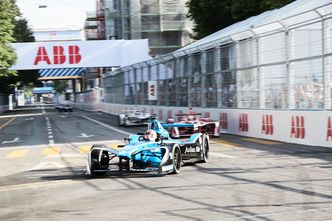 Polacy zobaczyli bolid Formuły E. Będzie się ścigał ulicami miast