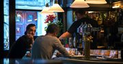 Hiszpania: „Wszystko kosztuje euro” – bar tapas, który walczy z inflacją.