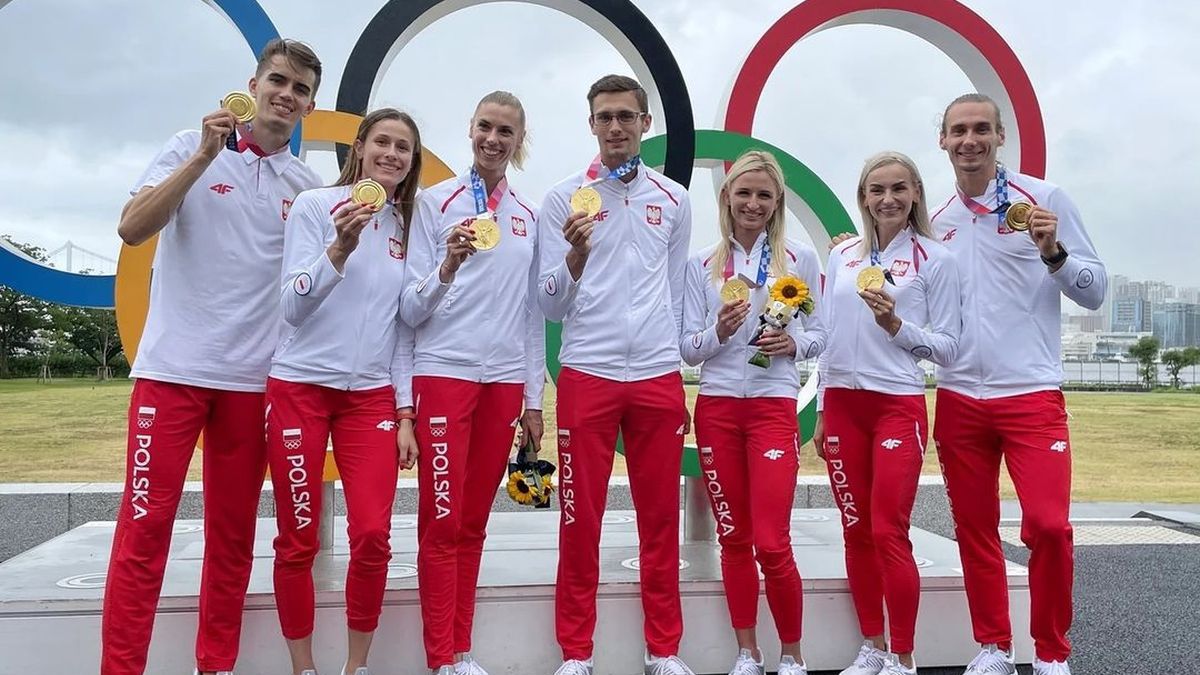 Getty Images / Karol Zalewski / Na zdjęciu: polska sztafeta mieszana 4x400 m w komplecie - ze złotymi medalami