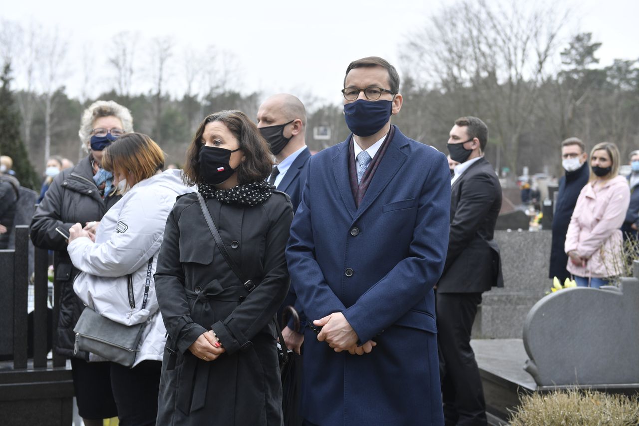 Mateusz Morawiecki z żoną na pogrzebie Krzysztofa Krawczyka