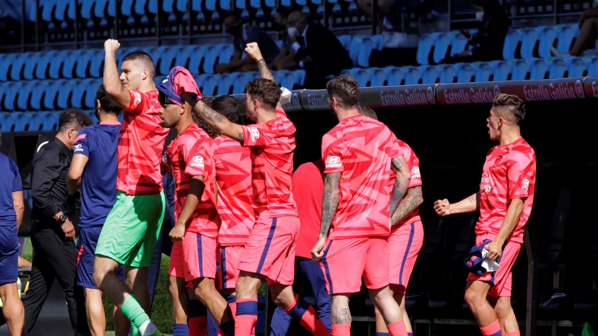 piłkarze Atletico Madryt cieszą się z bramki