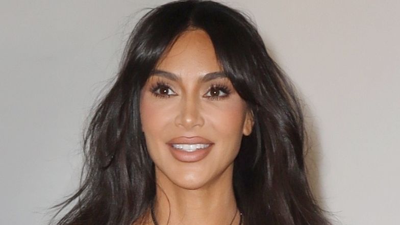 Kim Kardashian eksponuje smukłą talię na pokazie Dolce&Gabbana