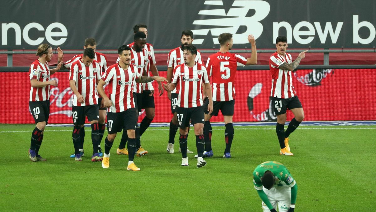 PAP/EPA / Luis Tejido / Na zdjęciu: piłkarze Athletic Bilbao