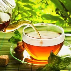Picie herbaty obniża ryzyko miażdżycy u kobiet. Poznaj opinię naukowców (WIDEO)