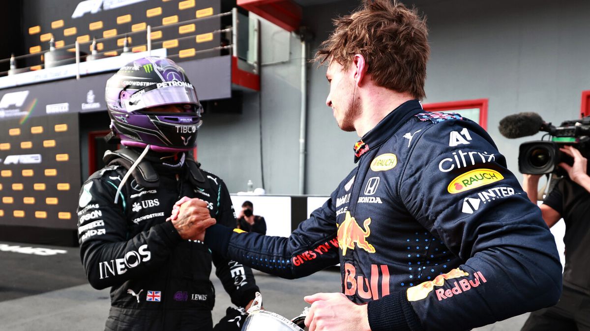 Lewis Hamilton (po lewej) i Max Verstappen