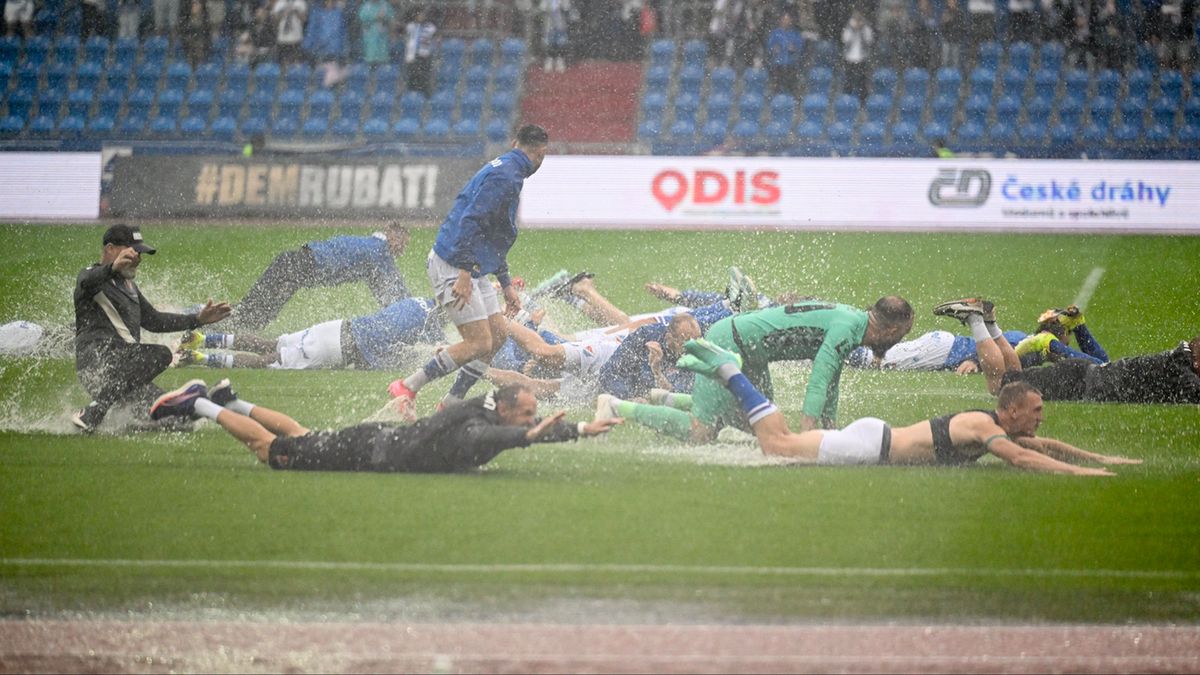 Twitter / fcbanikostrava / Na zdjęciu: piłkarze Banika