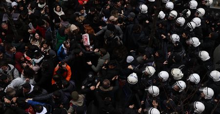 Turcję zalała fala protestów. Doszło do starć. Policja użyła gazu
