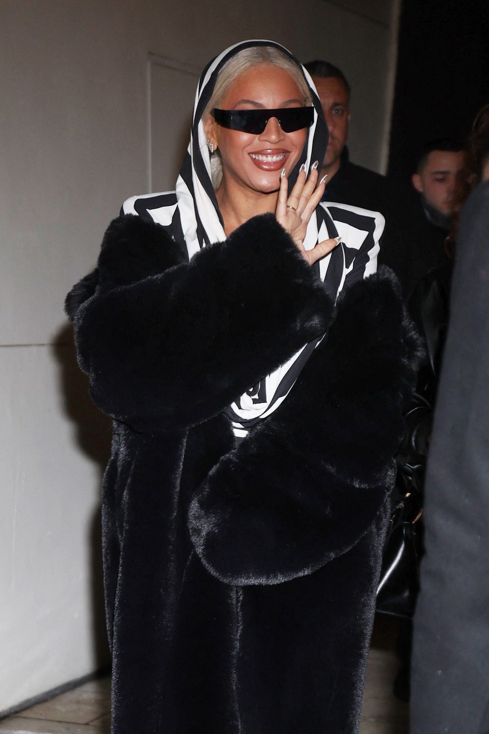 Beyonce o włos od wpadki. Ryzykowna sukienka gwiazdy