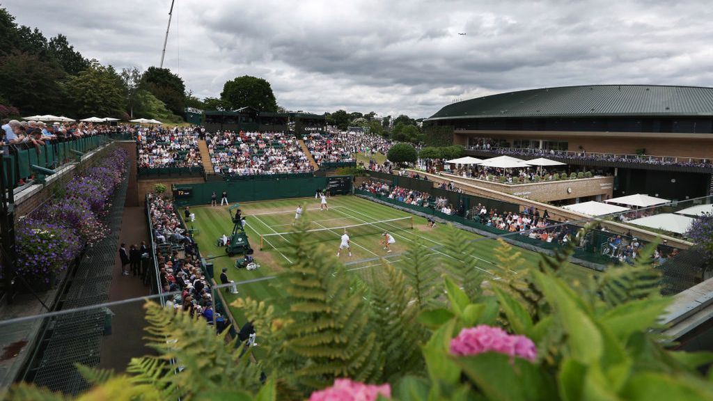 Zdjęcie okładkowe artykułu: Getty Images /  Rob Newell - CameraSport  / Jeden z kortów Wimbledonu