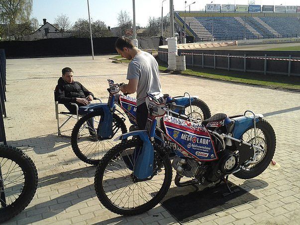 Motocykle Siergieja Agalcowa gotowe do kolejnego treningu