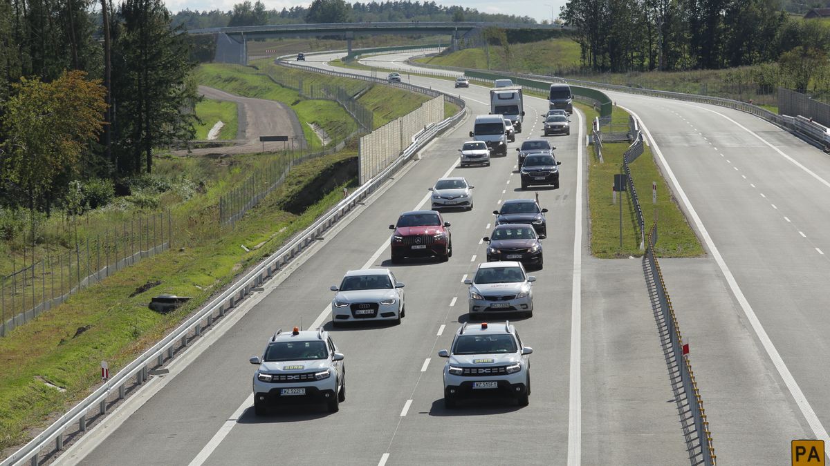 droga S16
Bagienice, 13.08.2024. Oddanie do ruchu drogi ekspresowej S16 Borki Wielkie - Mr�gowo, 13 bm. To d�ugo oczekiwany odcinek najwa�niejszej drogi prowadz�cej na Mazury.  Inwestycja powsta�a w ramach Rz�dowego Programu Budowy Dr�g Krajowych do 2030 r. (mr) PAP/Tomasz Waszczuk
Tomasz Waszczuk
auta, Borki Wielkie - Mr�gowo, droga, drogowe po��czenia, ekspresowa, finansowany UE, infrastruktura, inwestycja, Krajowy Fundusz Drogowy, mazury, oddanie, polityka transportowa, program drogowy, Rz�dowy Program Budowy Dr�g Krajowych do 2030 r, S 16, S16, samochody, trasa