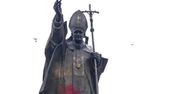 Zdewastowali pomnik papieża Jana Pawła II. Radny zawiadomi prokuraturę