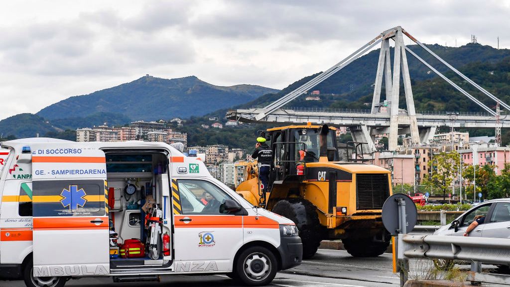 Zdjęcie okładkowe artykułu: Getty Images / Paolo Rattini / Na zdjęciu: zawalony wiadukt w Genui