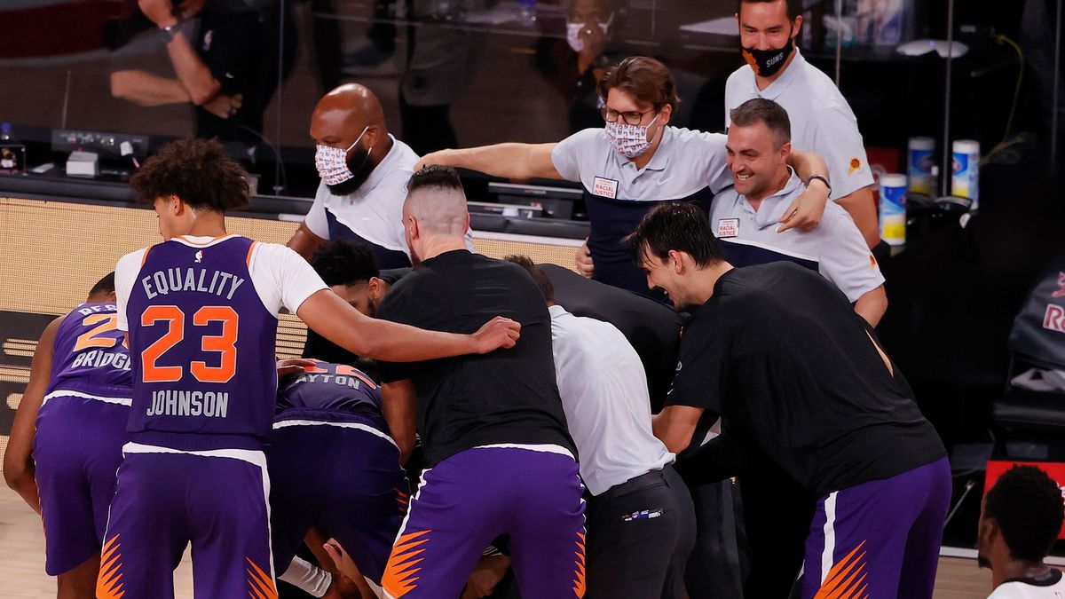 Zdjęcie okładkowe artykułu: PAP/EPA / ERIK S. LESSER / Na zdjęciu: drużyna Phoenix Suns