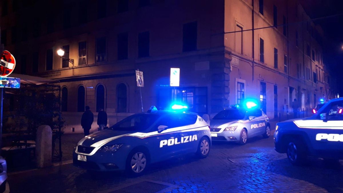 policja interweniująca podczas zamieszek z udziałem kibiców w Rzymie
