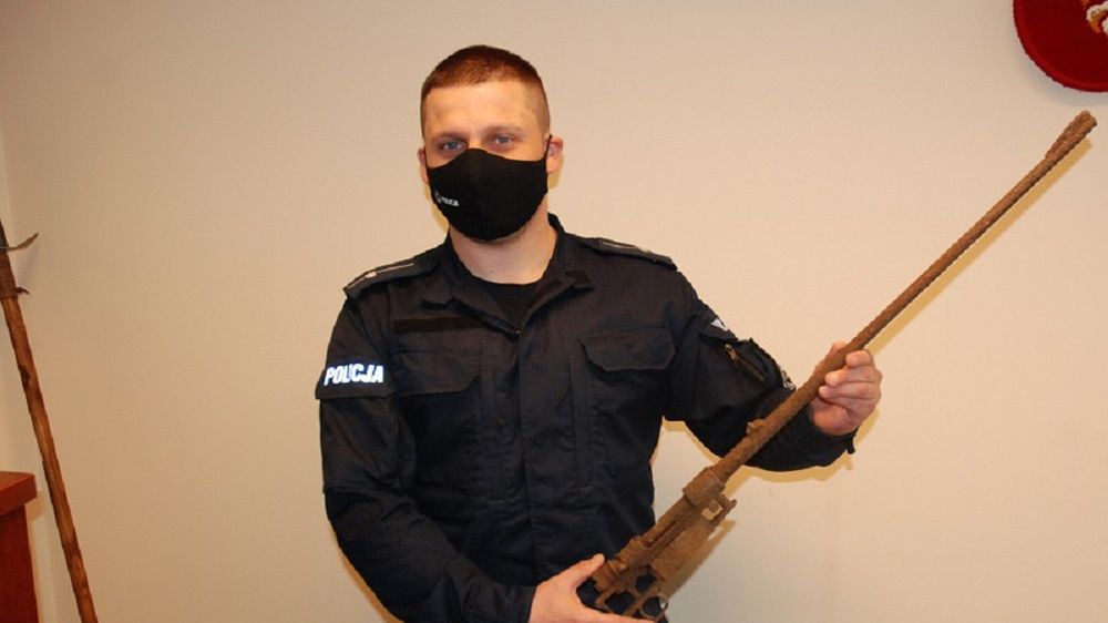 Podczas remontu przy kościele znaleziono karabiny