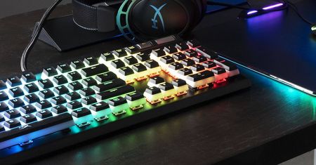 Autorskie switche i jaśniejsze podświetlenie. HyperX ulepsza swoją elitarną klawiaturę