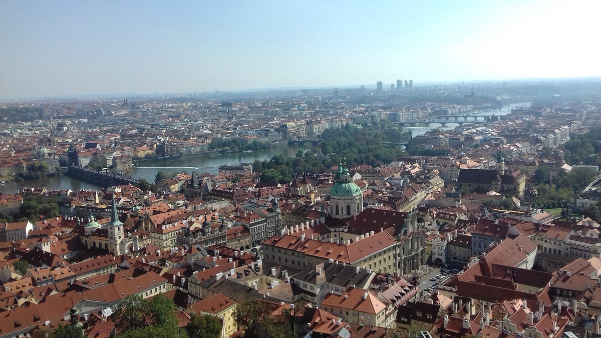 Widok na Pragę  z wieży katedralnej