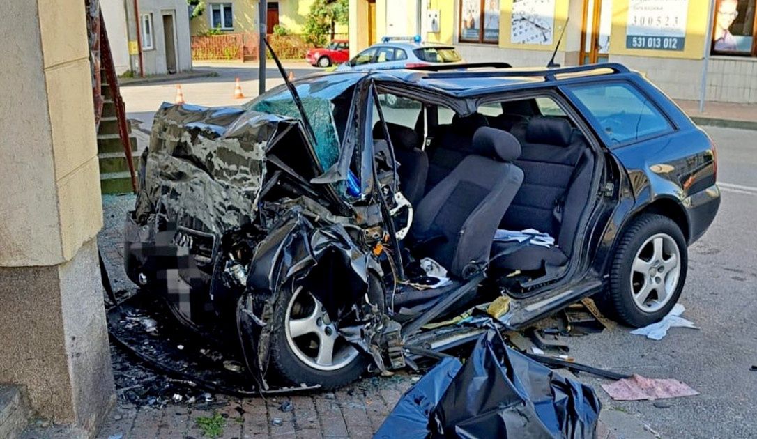 Tragiczny wypadek w Mielcu. Kierowca zginął na miejscu