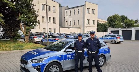 Wrocław. Kobieta zaczęła rodzić w samochodzie. Policjanci stanęli na wysokości zadania