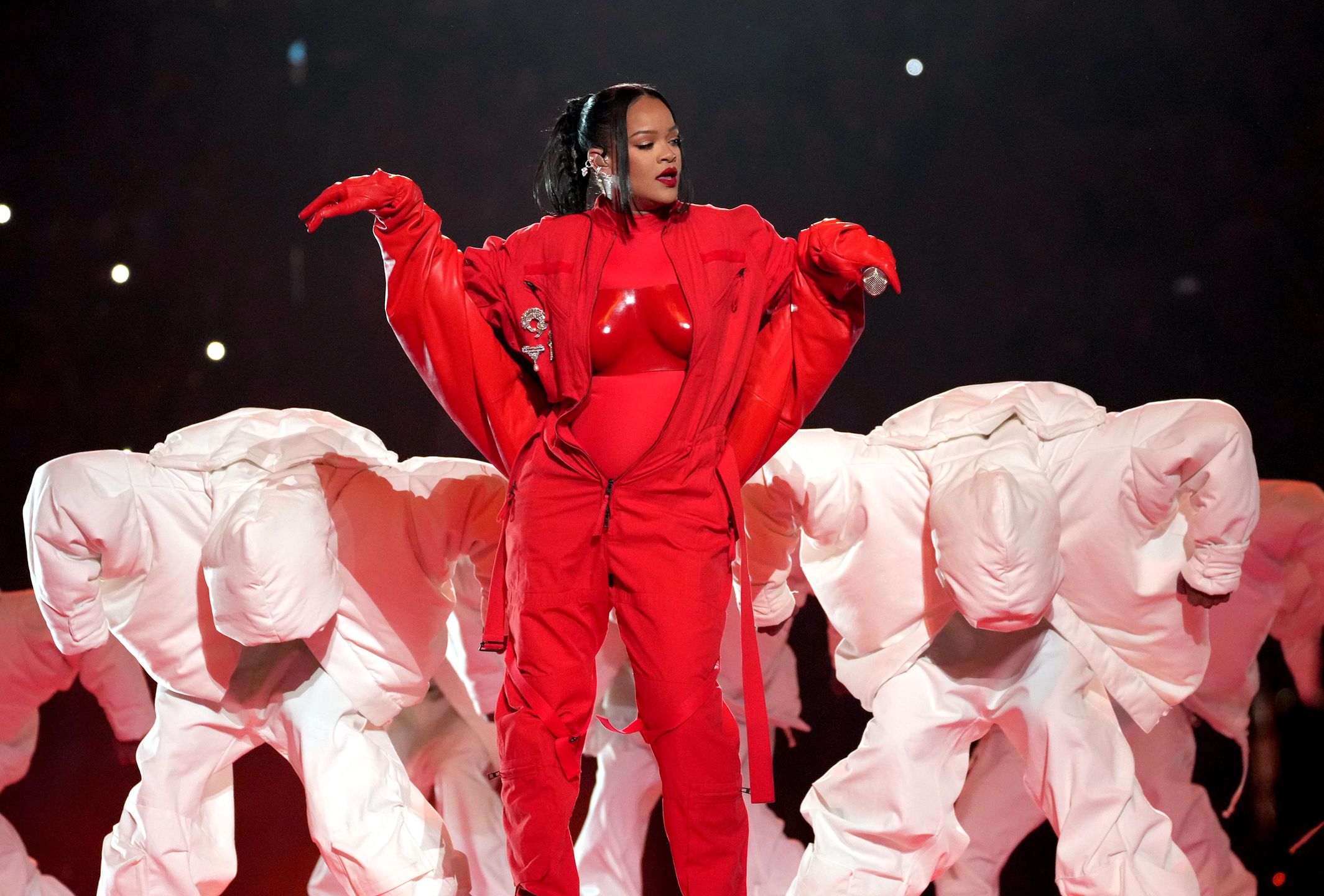 Rihanna wystąpiła podczas finału Super Bowl. Potwierdziła też, że spodziewa się drugiego dziecka