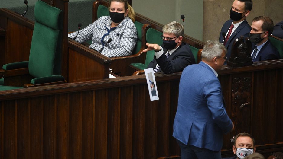 38. posiedzenie Sejmu IX kadencji30.09.2021 Warszawa 38. posiedzenie Sejmu IX kadencji.  Rozpatrzenie wniosku Prezydenta Rzeczypospolitej Polskiej w sprawie wyrazenia przez Sejm zgody na przedluzenie stanu wyjatkowego obowiazujacego na obszarze czesci wojewodztwa podlaskiego oraz czesci wojewodztwa lubelskiego fot. Zbyszek Kaczmarek/REPORTER n/z Artur Lacki Pawel SolochZbyszek Kaczmarek/REPORTER