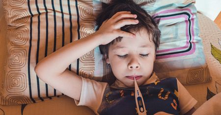 Eksperci ostrzegają, że na jesieni może pojawić się rzadka choroba. Jest bardzo groźna dla dzieci