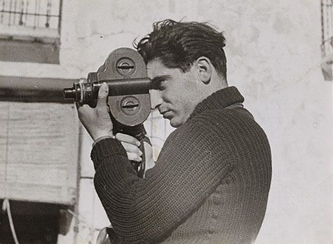 This is War! Robert Capa at work