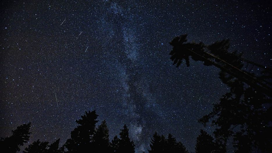 Deszcz meteorów - zdjęcie ilustracyjne