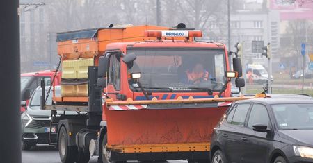 Warunki do jazdy na ulicach Lublina się poprawiły. ZDiTM: „Służby pracowały od godziny pierwszej w nocy”