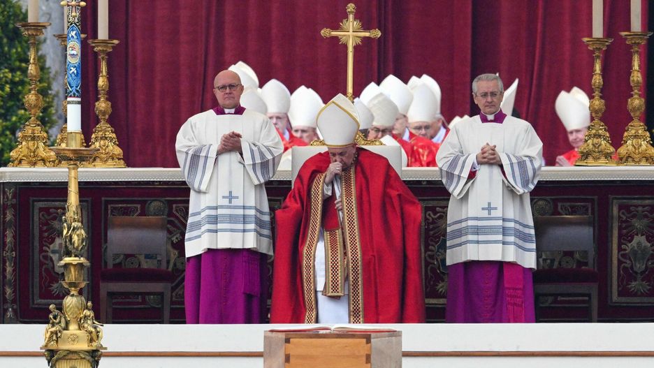 Temporary
Pope Francis (C) reacts by the coffin of Pope Emeritus Benedict XVI during his funeral mass at St. Peter's square in the Vatican, on January 5, 2023. - Pope Francis is presiding on January 5 over the funeral of his predecessor Benedict XVI at the Vatican, an unprecedented event in modern times expected to draw tens of thousands of people. (Photo by Vincenzo PINTO / AFP)
VINCENZO PINTO