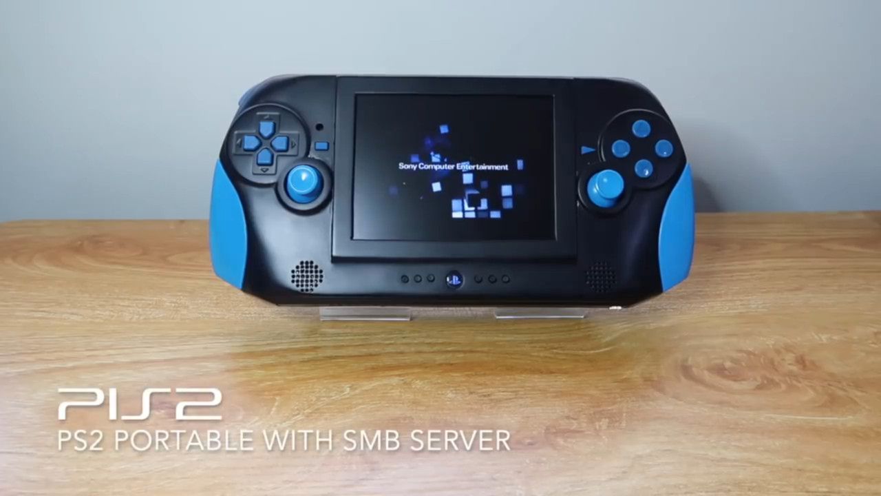Domowa przenośna wersja PS2 o nazwie PIS2 (fot. YouTube @ Darkwing Mod)