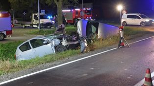 Zderzenie dwóch samochodów na DK62. Auta wpadły do rowu