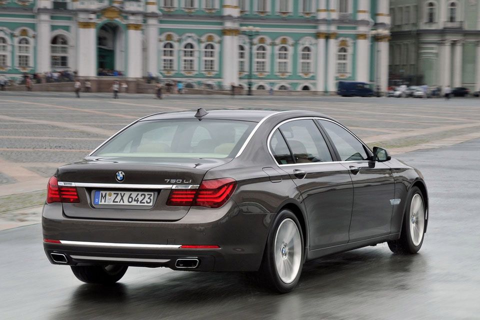 BMW serii 7 na rok 2013 - megagaleria niemieckiego okrętu flagowego 68